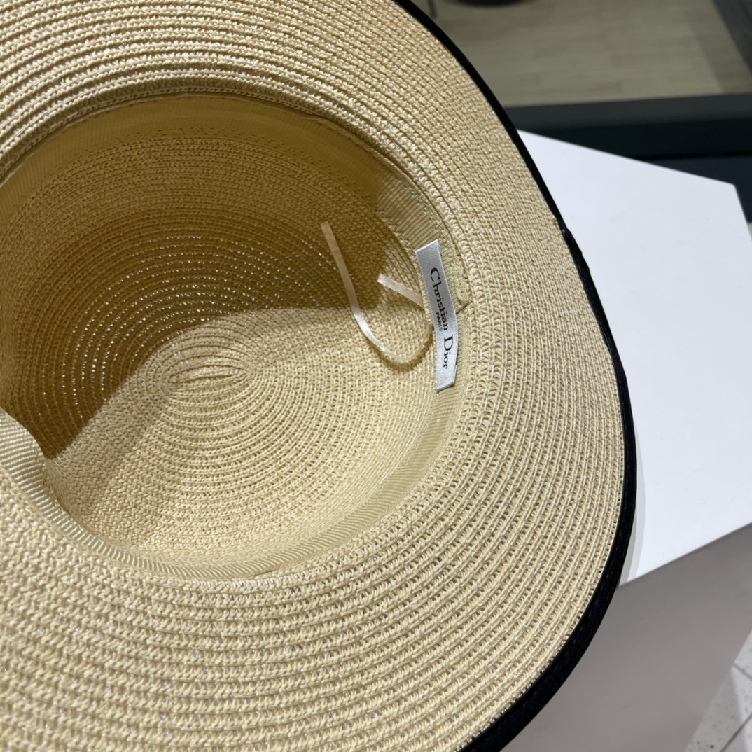 【DIOR迪奥】春夏新款草编平顶遮阳草帽盆帽🤩沙滩风，简约大方，百搭单品～出街首选，新款帽型超美腻，新品上架