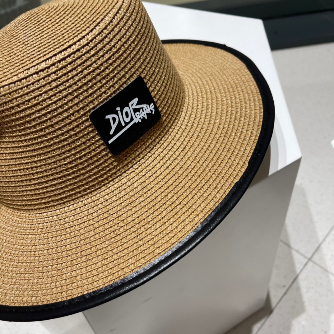 【DIOR迪奥】春夏新款草编平顶遮阳草帽盆帽🤩沙滩风，简约大方，百搭单品～出街首选，新款帽型超美腻，新品上架