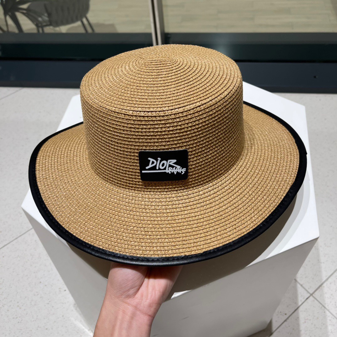 【DIOR迪奥】春夏新款草编平顶遮阳草帽盆帽🤩沙滩风，简约大方，百搭单品～出街首选，新款帽型超美腻，新品上架