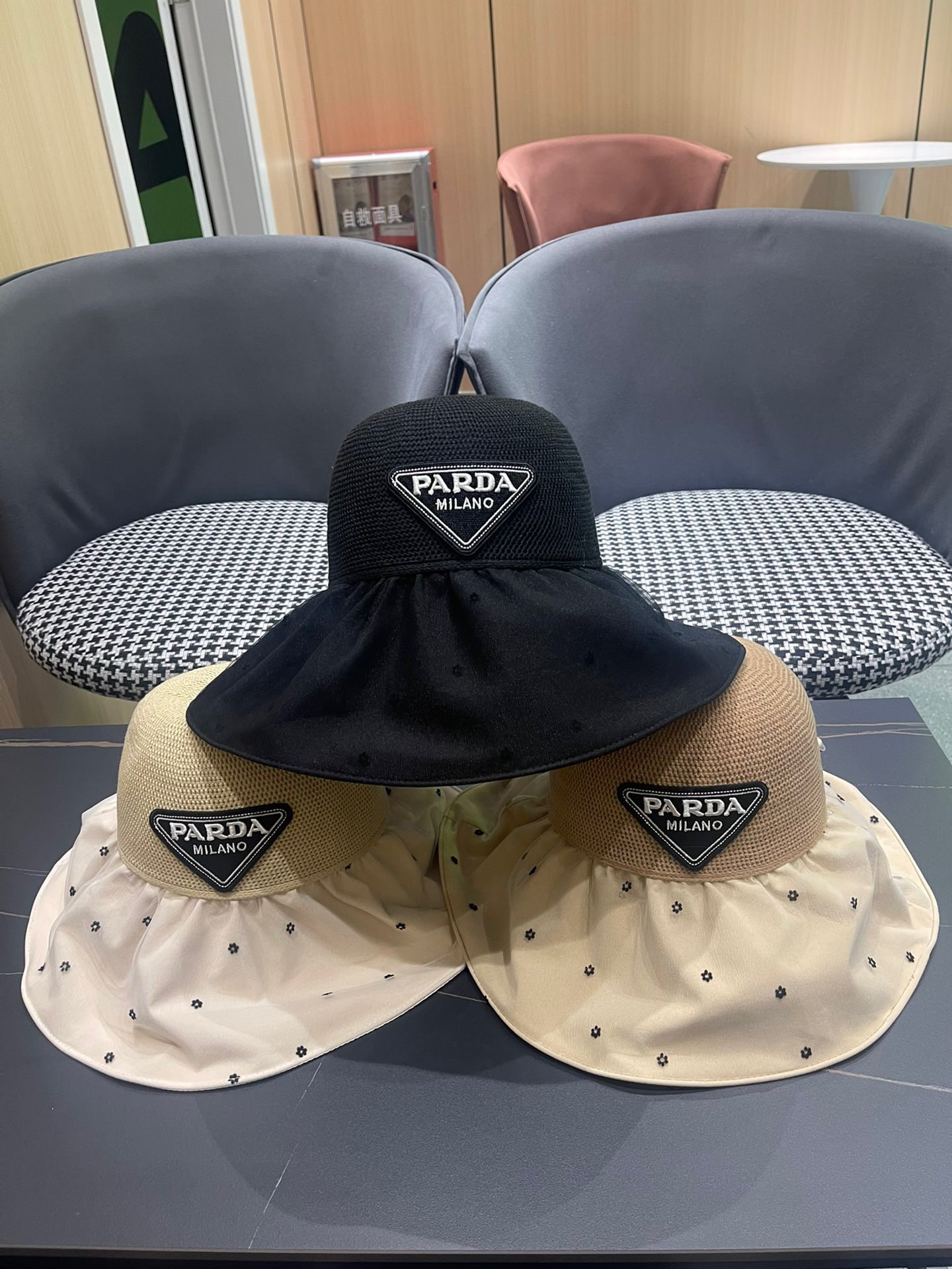 NO:205015,Prada Spring's new fisherman's hat, simple and sweet style, the hat is very good, and the big face shape is!  Essential Hats Fisherman's Hats Baseball Hats Knitted Hats, Hats, Prada, espadrilles, hats19860909普拉达春新款渔夫帽,简约甜美风,帽型很好,大脸型哦！出街必备帽子渔夫帽棒球帽针织帽,帽子,prada,espadrilles,hats,hat