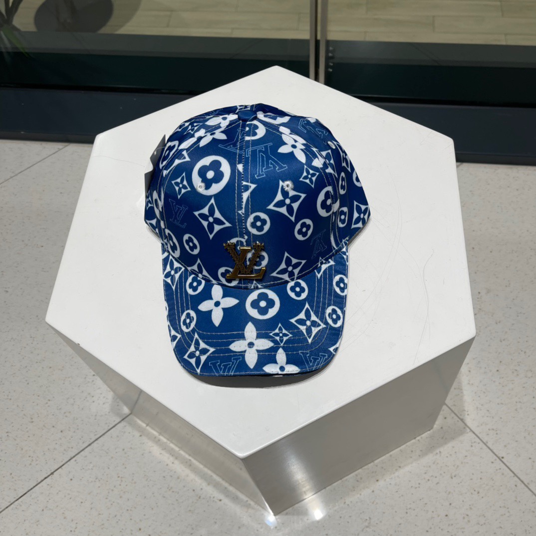 🧢LV路易威登🧢 棒球帽一直都是超级受欢迎的单品，夏季新色，真的是一顶难求！男女可戴！