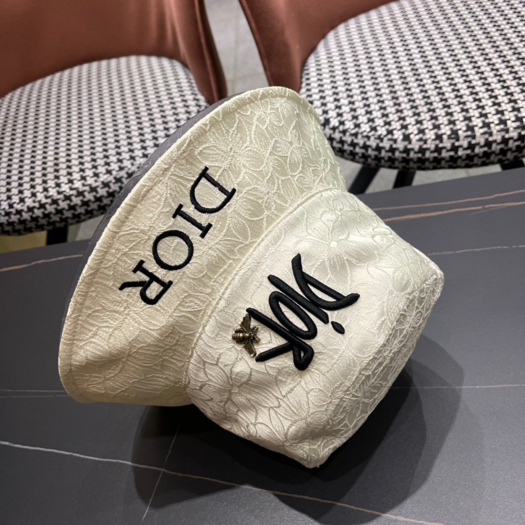 💛【DIOR迪奥】2024新款官方大牌渔夫帽🌈
遮阳百搭的一款～非常有质感