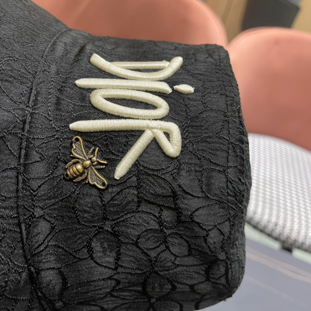 💛【DIOR迪奥】2024新款官方大牌渔夫帽🌈
遮阳百搭的一款～非常有质感