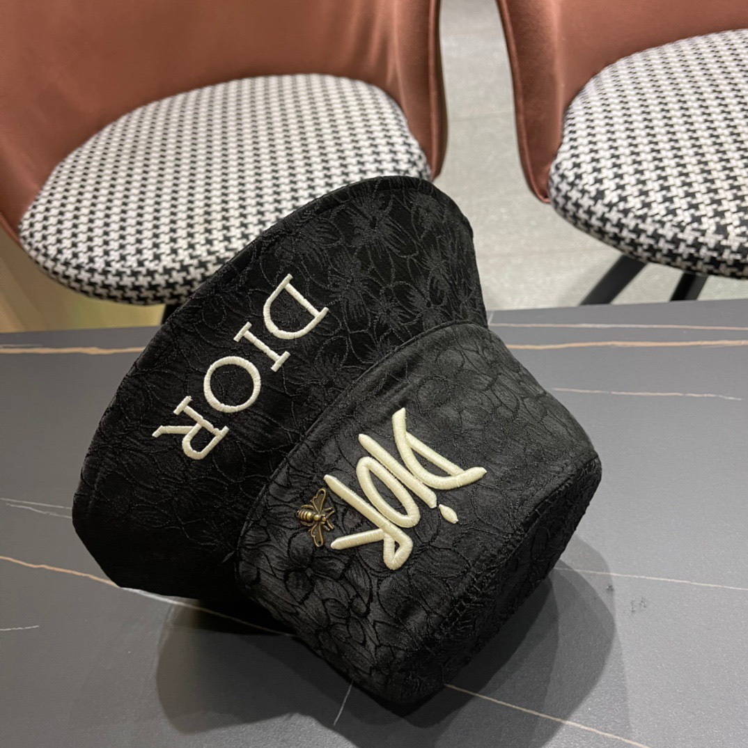 💛【DIOR迪奥】2024新款官方大牌渔夫帽🌈
遮阳百搭的一款～非常有质感