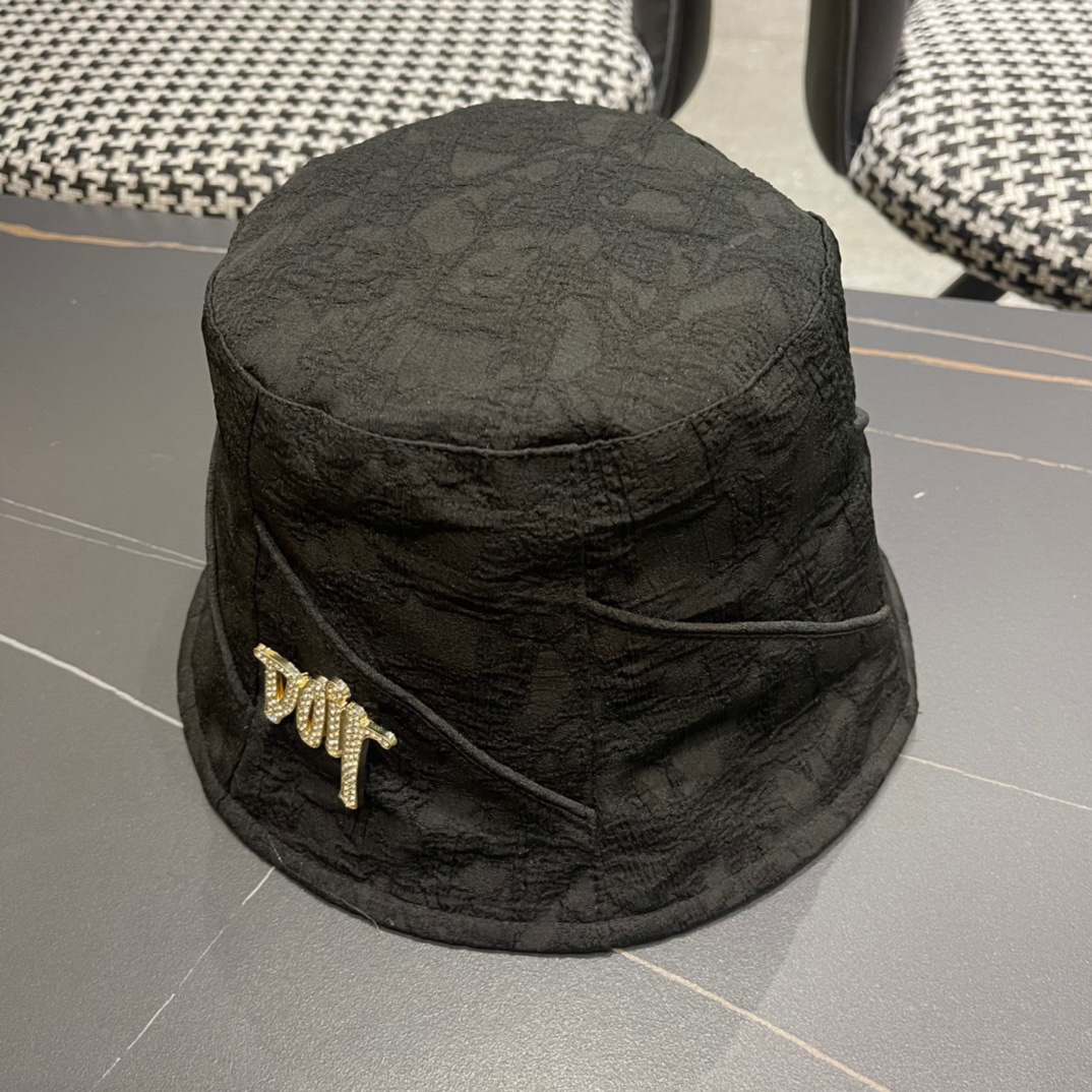 Dior 迪奥 新款小众水桶渔夫帽， 精致純也格调很有感觉，很酷很时尚，质量超赞