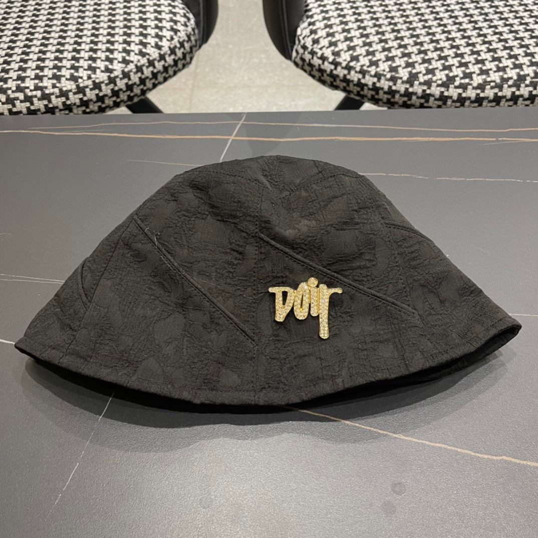  Dior 迪奥 新款小众水桶渔夫帽， 精致純也格调很有感觉，很酷很时尚，质量超赞