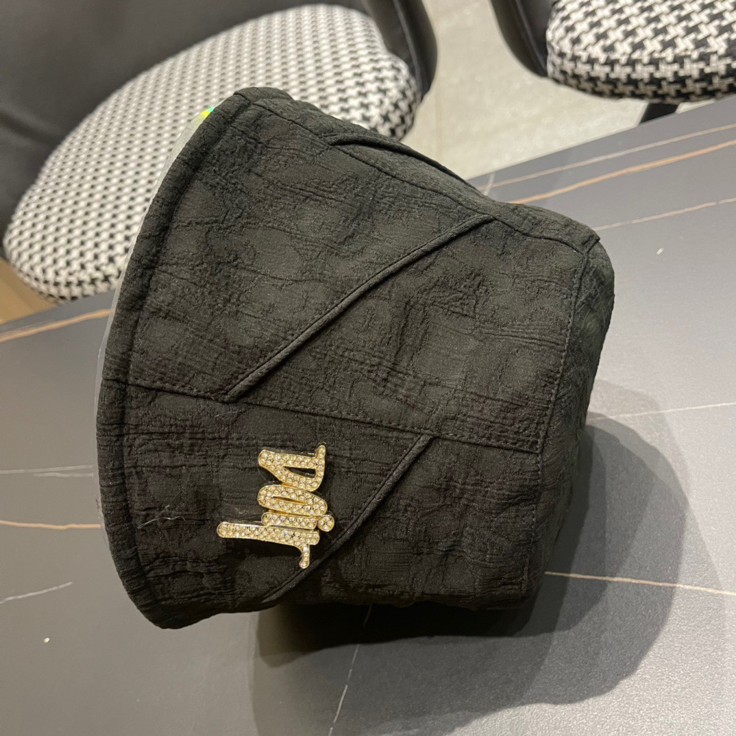  Dior 迪奥 新款小众水桶渔夫帽， 精致純也格调很有感觉，很酷很时尚，质量超赞