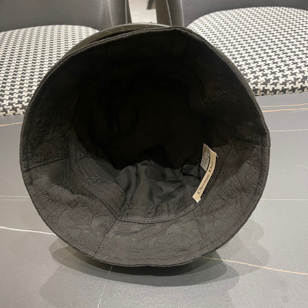  Dior 迪奥 新款小众水桶渔夫帽， 精致純也格调很有感觉，很酷很时尚，质量超赞