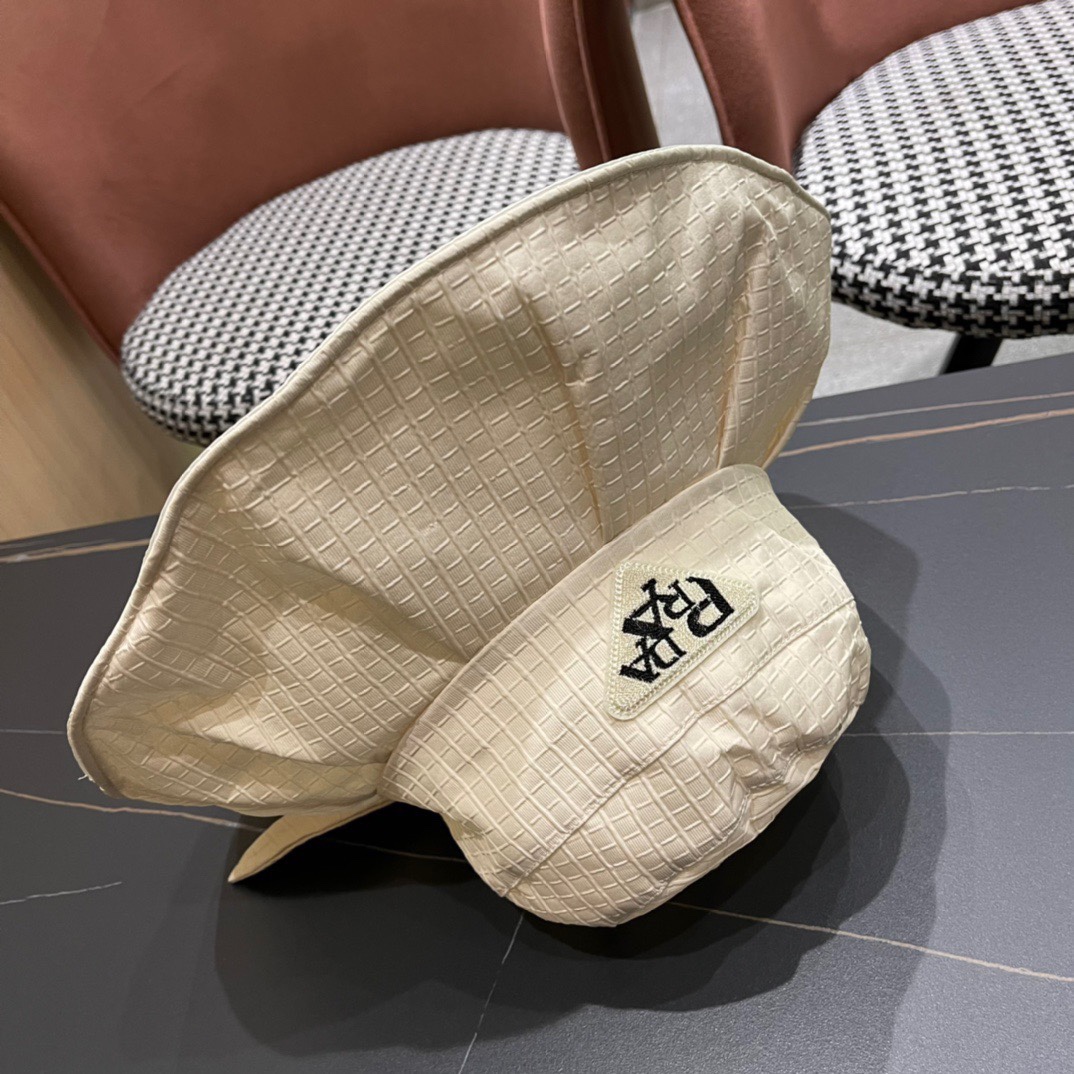  Prada普拉达防晒渔夫帽防紫外线遮阳大帽檐
百褶大帽檐全方位防晒可折叠