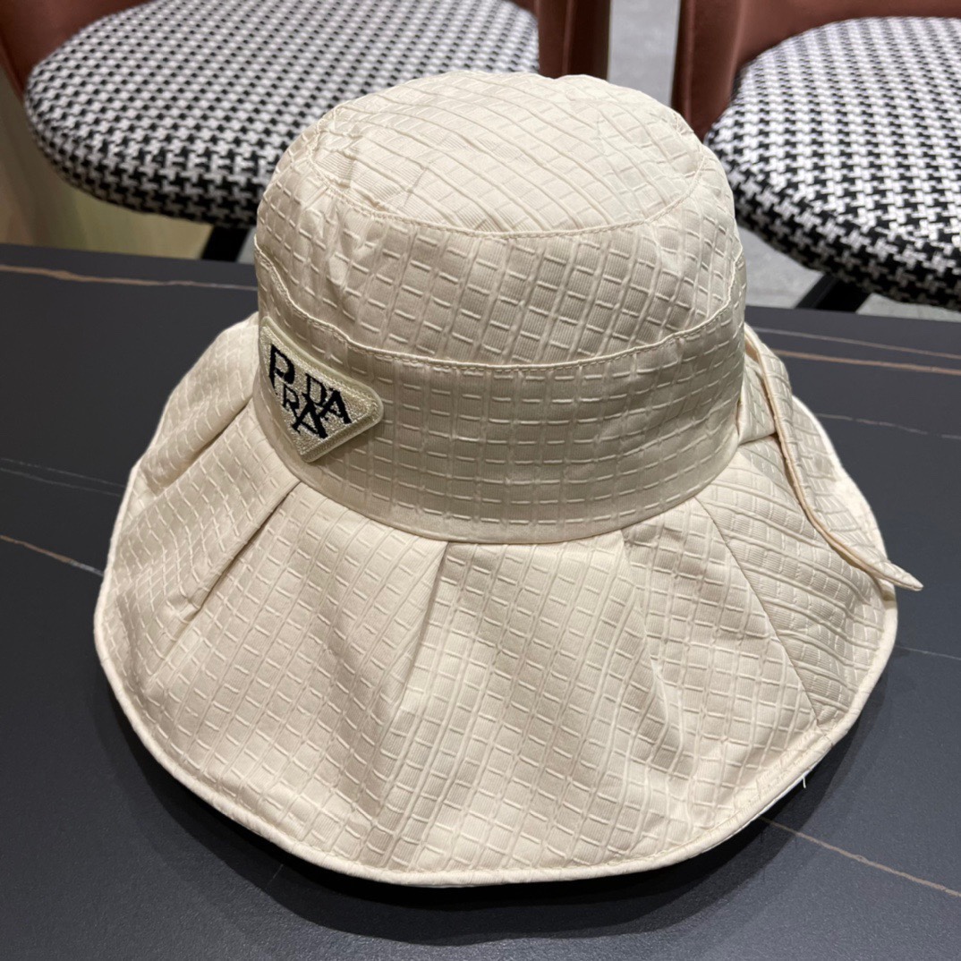  Prada普拉达防晒渔夫帽防紫外线遮阳大帽檐
百褶大帽檐全方位防晒可折叠