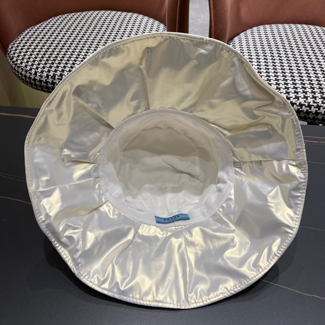  Prada普拉达防晒渔夫帽防紫外线遮阳大帽檐
百褶大帽檐全方位防晒可折叠