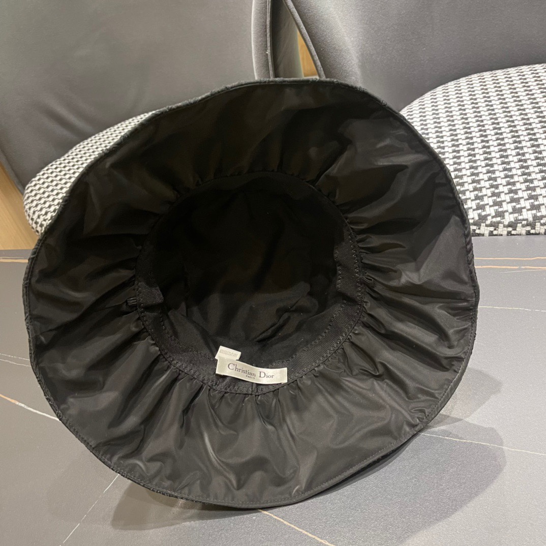 
Dior 迪奥 新款渔夫帽， 精致純也格调很有感觉，很酷很时尚，质量超赞