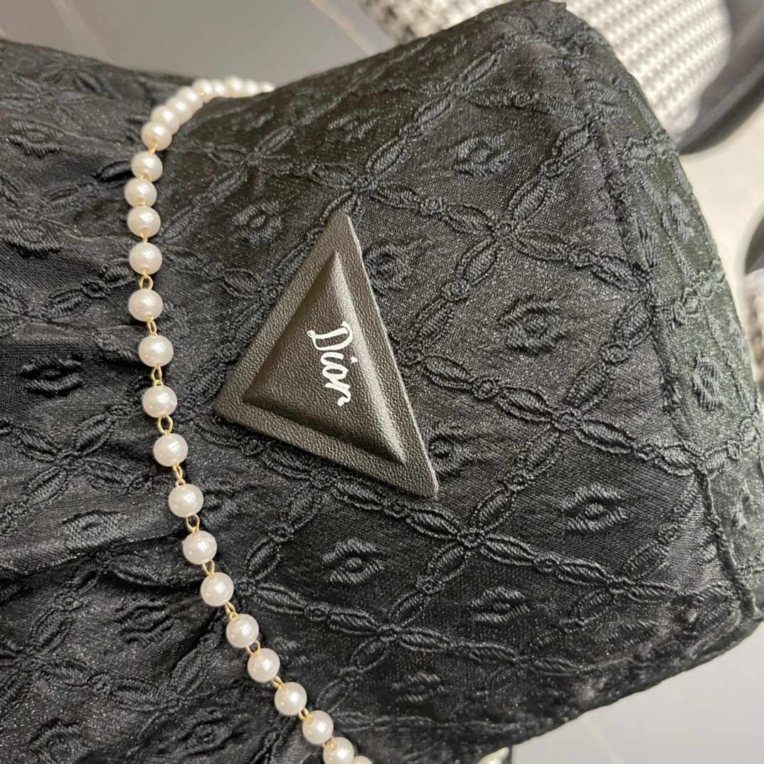 
Dior 迪奥 新款渔夫帽， 精致純也格调很有感觉，很酷很时尚，质量超赞