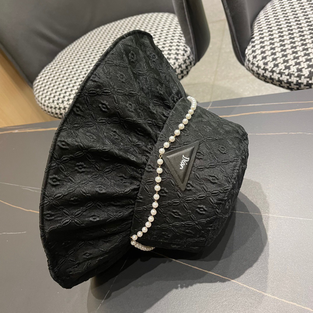 
Dior 迪奥 新款渔夫帽， 精致純也格调很有感觉，很酷很时尚，质量超赞