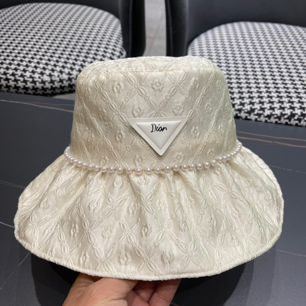 
Dior 迪奥 新款渔夫帽， 精致純也格调很有感觉，很酷很时尚，质量超赞