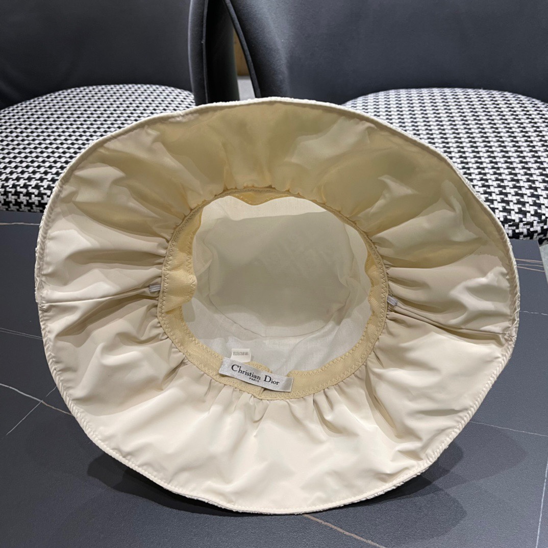 
Dior 迪奥 新款渔夫帽， 精致純也格调很有感觉，很酷很时尚，质量超赞