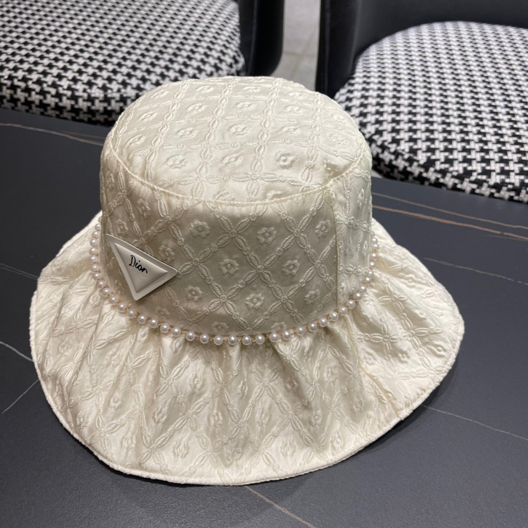 
Dior 迪奥 新款渔夫帽， 精致純也格调很有感觉，很酷很时尚，质量超赞