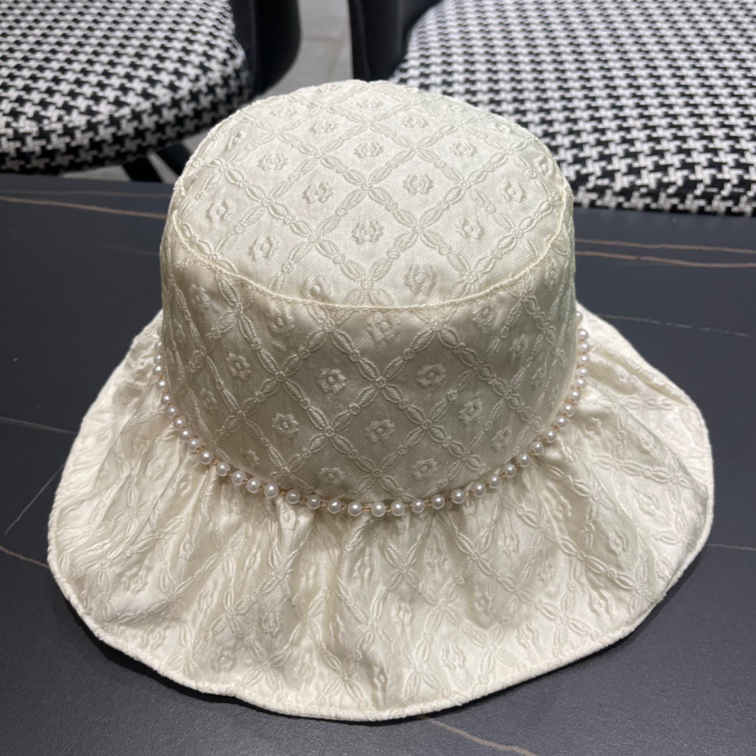 
Dior 迪奥 新款渔夫帽， 精致純也格调很有感觉，很酷很时尚，质量超赞