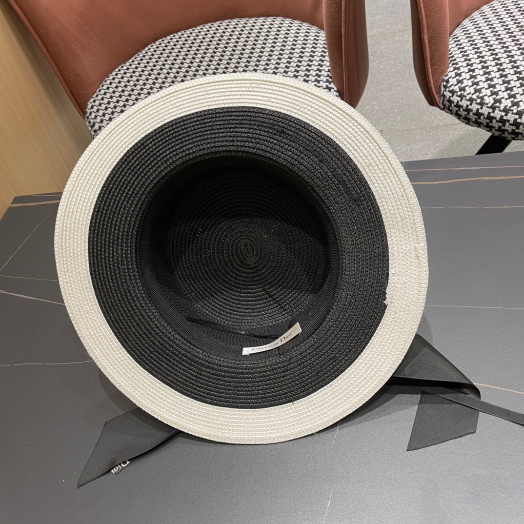  Dior迪奥平顶草帽，高密度制作，一顶超级有品位的草帽了~出街首选！帽型超美腻颜色妥妥，