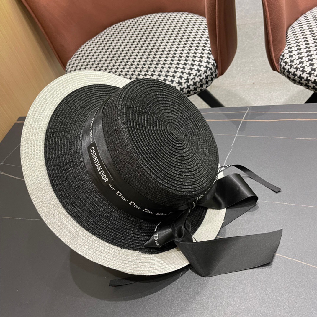  Dior迪奥平顶草帽，高密度制作，一顶超级有品位的草帽了~出街首选！帽型超美腻颜色妥妥，