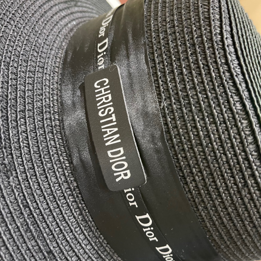  Dior迪奥平顶草帽，高密度制作，一顶超级有品位的草帽了~出街首选！帽型超美腻颜色妥妥，