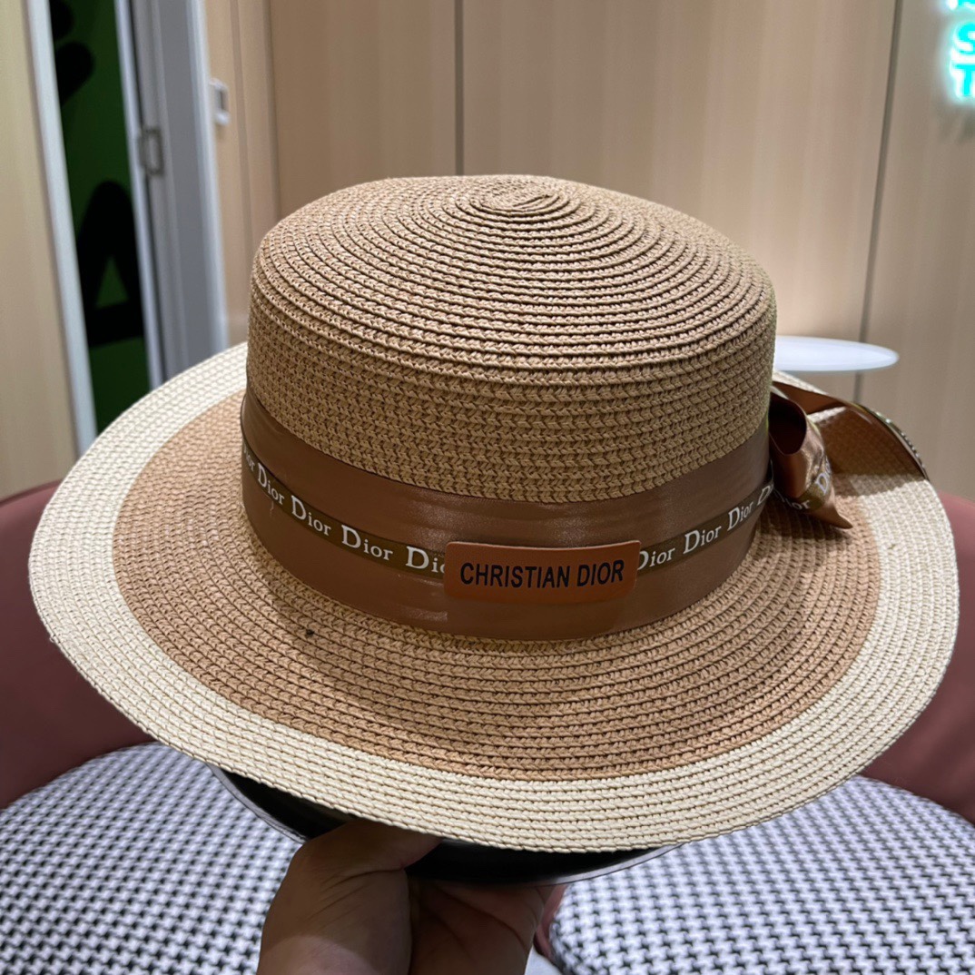  Dior迪奥平顶草帽，高密度制作，一顶超级有品位的草帽了~出街首选！帽型超美腻颜色妥妥，