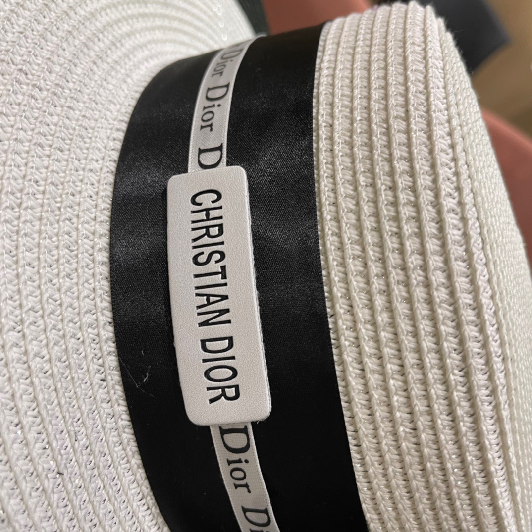  Dior迪奥平顶草帽，高密度制作，一顶超级有品位的草帽了~出街首选！帽型超美腻颜色妥妥，