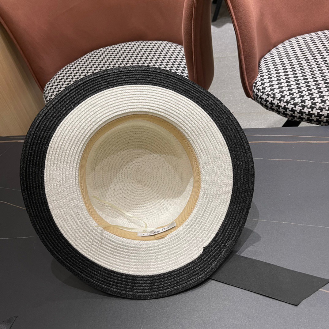  Dior迪奥平顶草帽，高密度制作，一顶超级有品位的草帽了~出街首选！帽型超美腻颜色妥妥，