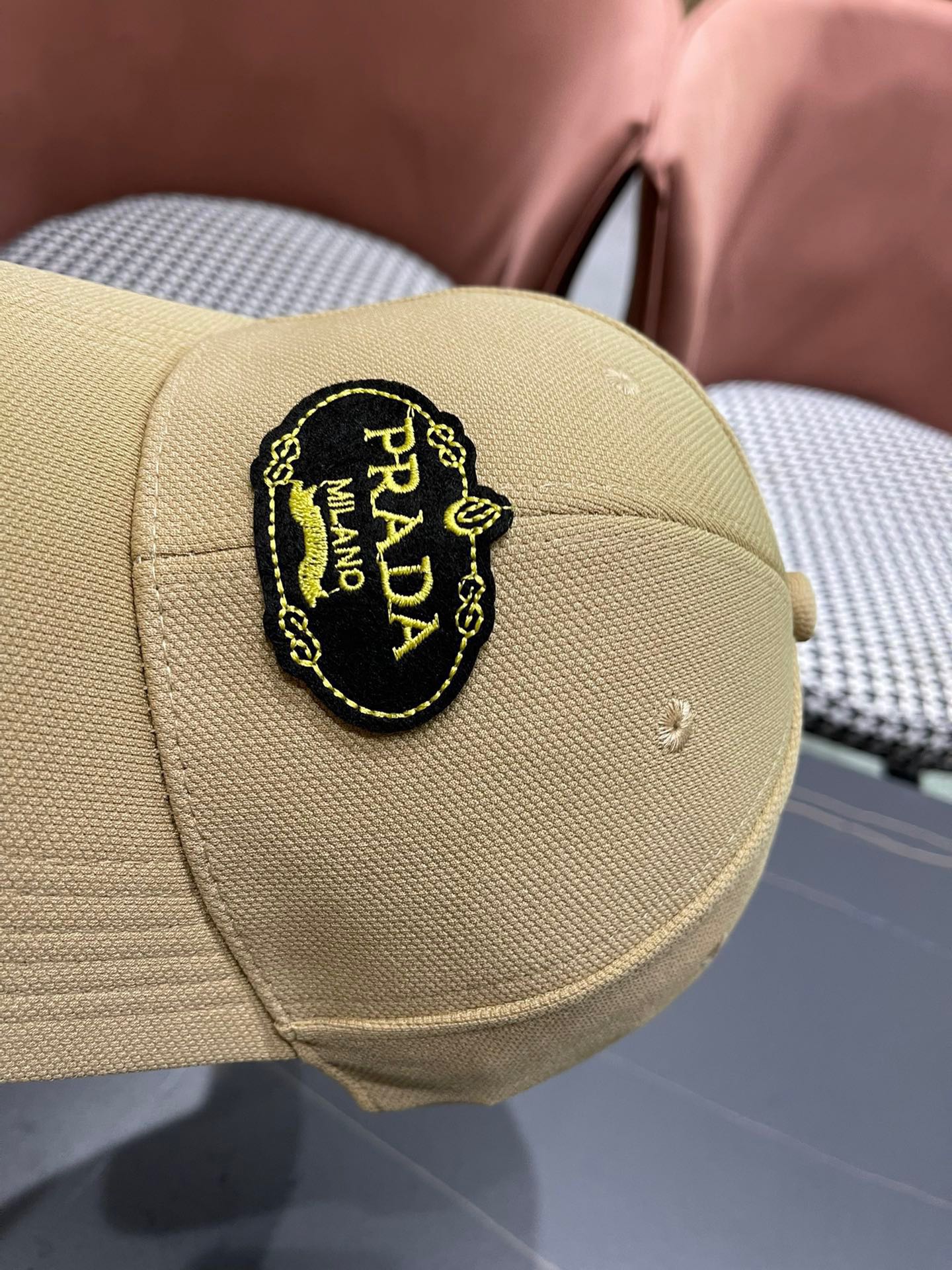  Pr@da 普拉达棒球帽秀场同款，面料柔软舒适
百搭休闲款，闭眼入！