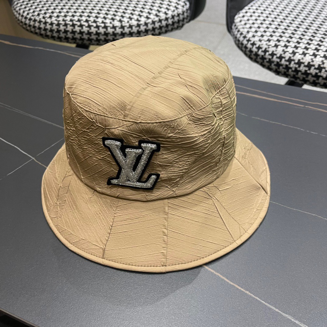  lv路易威登LouisVuitton😍LV2024春新款渔夫帽
经典款超轻！
男女同款 色系很百搭🤞🏻