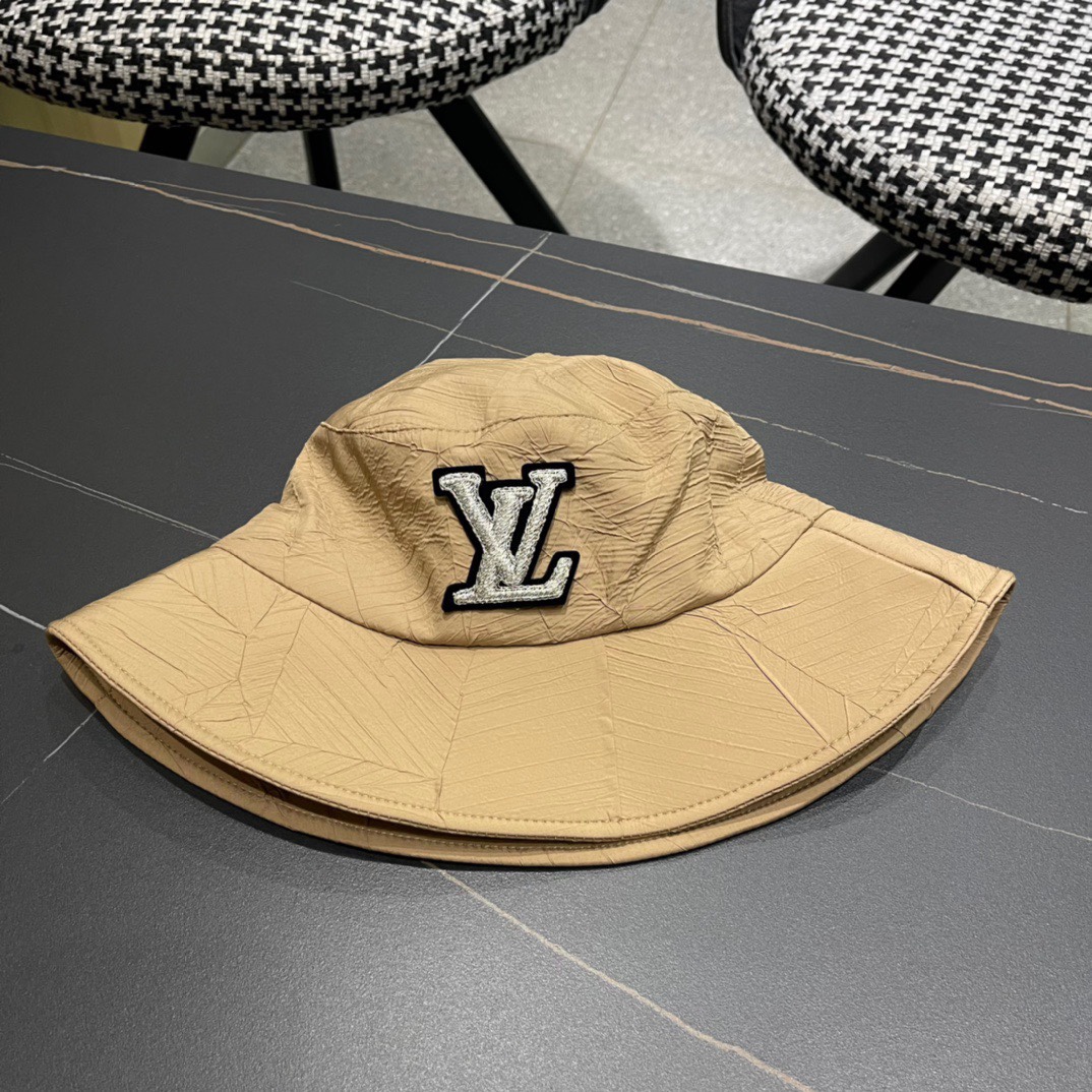  lv路易威登LouisVuitton😍LV2024春新款渔夫帽
经典款超轻！
男女同款 色系很百搭🤞🏻