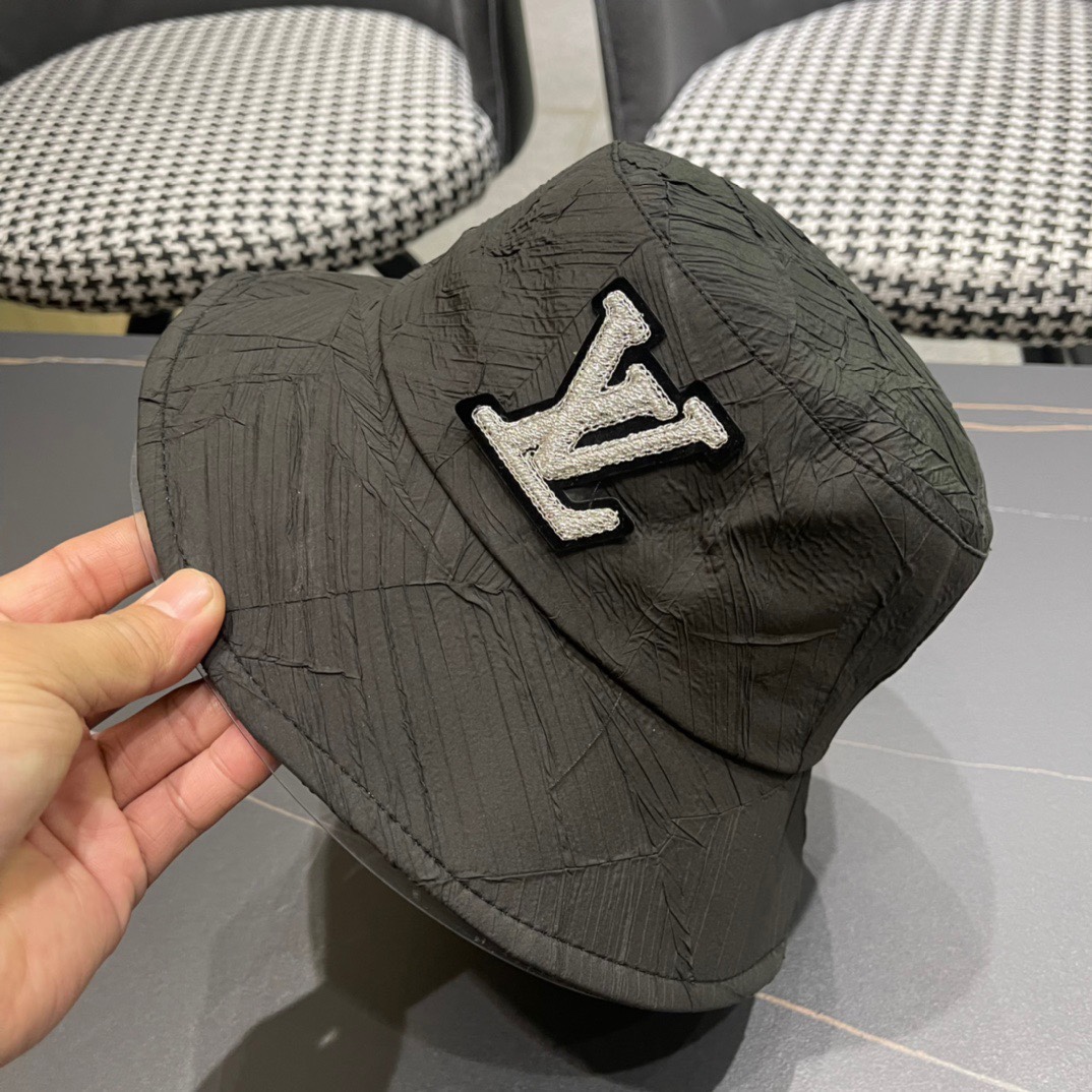  lv路易威登LouisVuitton😍LV2024春新款渔夫帽
经典款超轻！
男女同款 色系很百搭🤞🏻