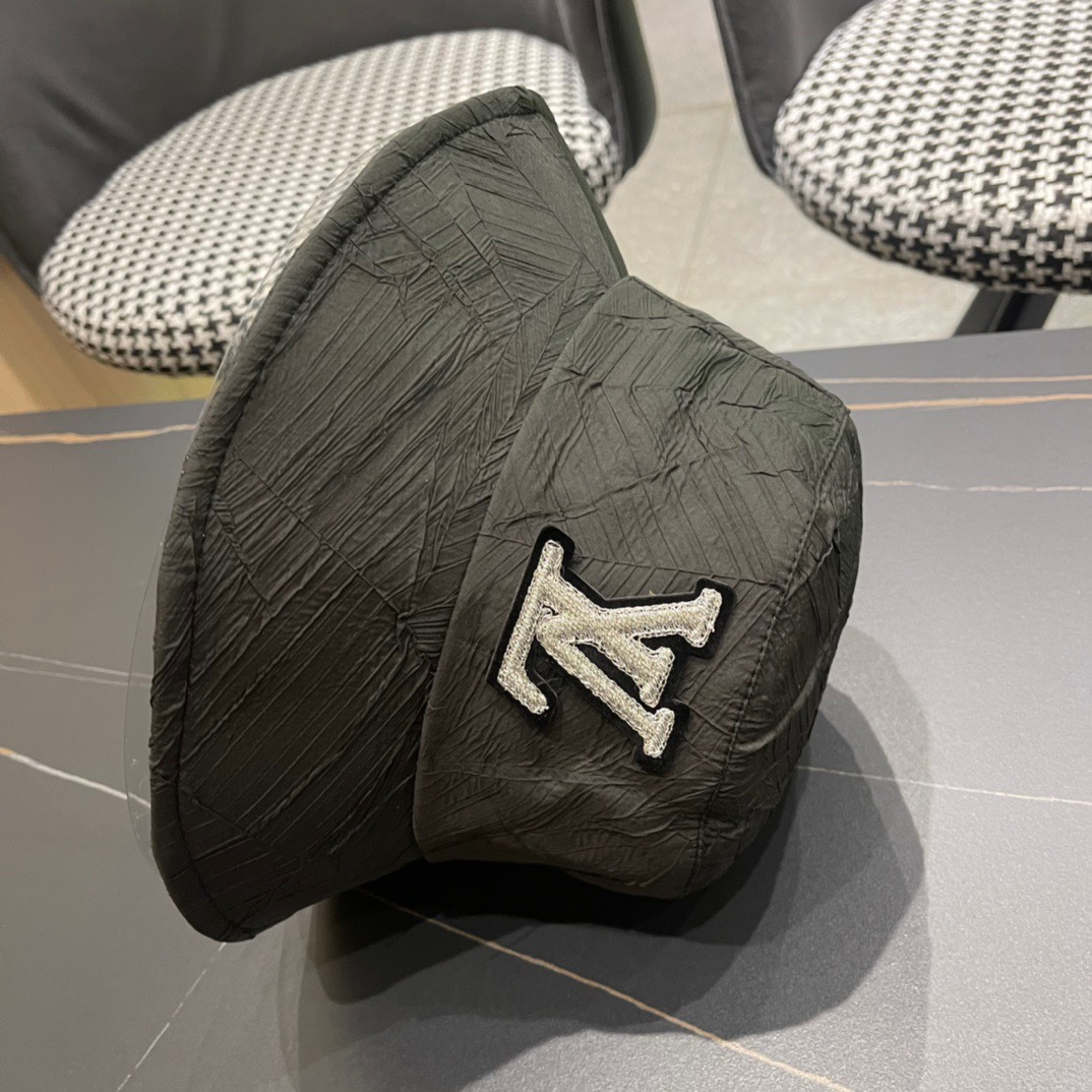  lv路易威登LouisVuitton😍LV2024春新款渔夫帽
经典款超轻！
男女同款 色系很百搭🤞🏻
