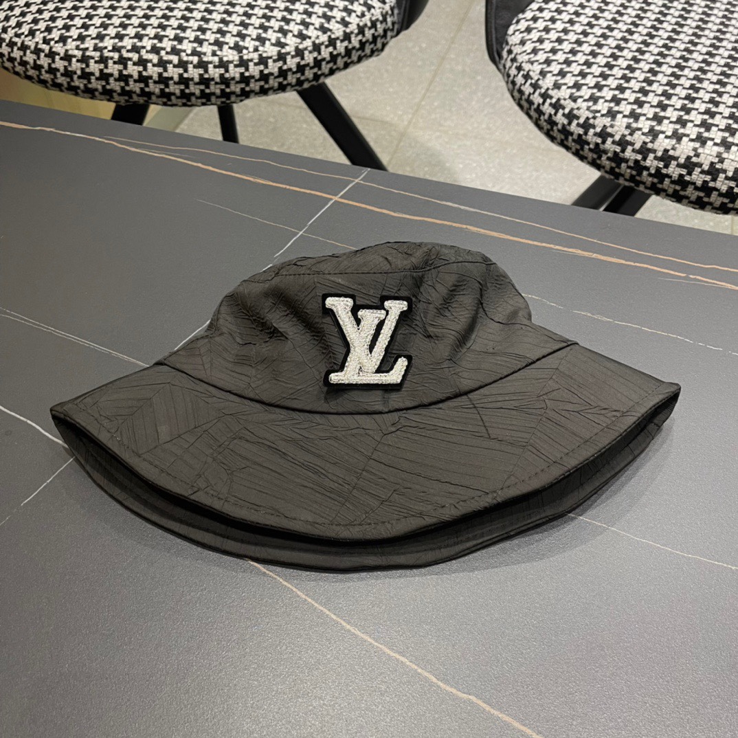  lv路易威登LouisVuitton😍LV2024春新款渔夫帽
经典款超轻！
男女同款 色系很百搭🤞🏻