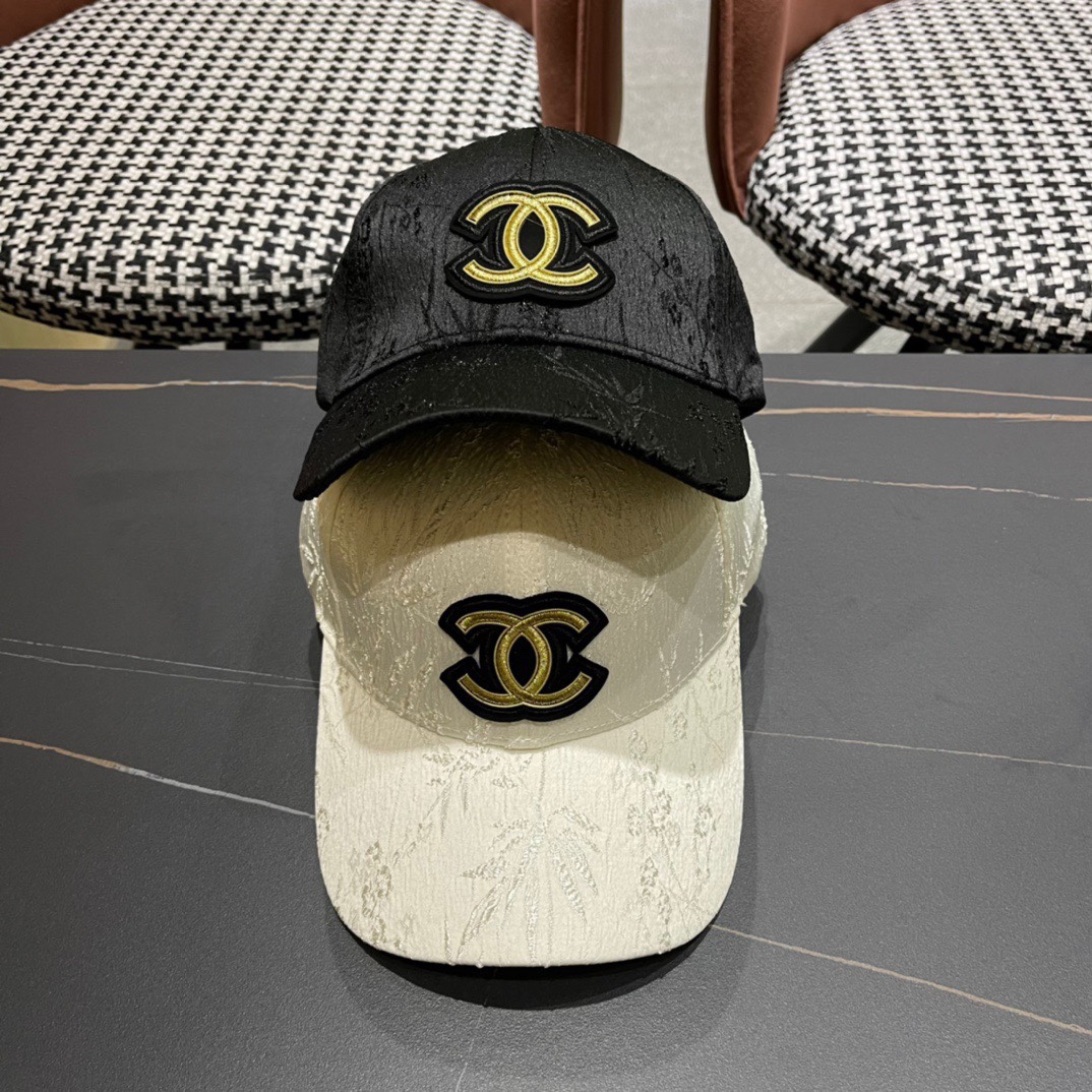 Nueva gorra de béisbol de Chanel 2024, imprescindible para salir