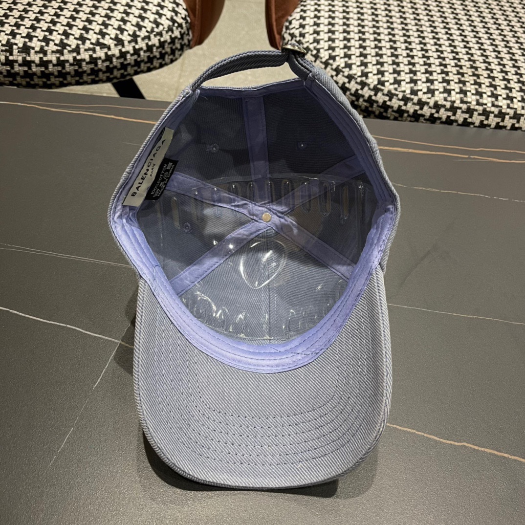  新款BALENCIAGA/巴黎世家鸭舌帽画画字母棒球帽，雅痞街头风，时尚男女妥妥驾驭！

