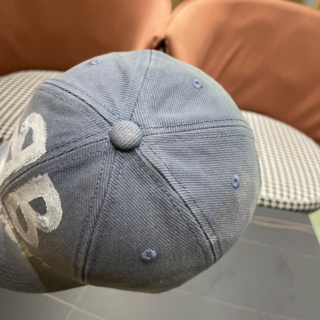  新款BALENCIAGA/巴黎世家鸭舌帽画画字母棒球帽，雅痞街头风，时尚男女妥妥驾驭！

