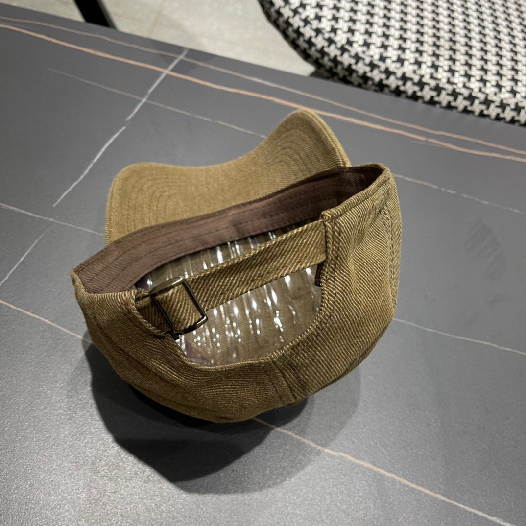  新款BALENCIAGA/巴黎世家鸭舌帽画画字母棒球帽，雅痞街头风，时尚男女妥妥驾驭！

