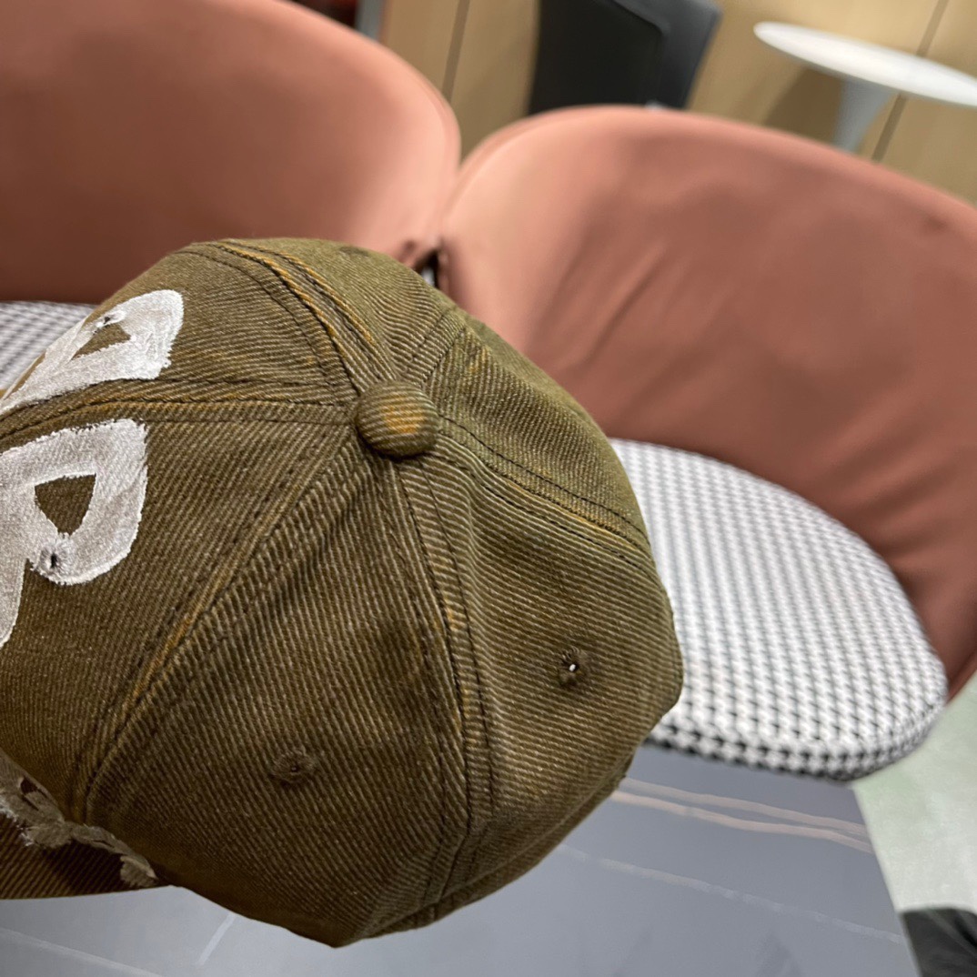  新款BALENCIAGA/巴黎世家鸭舌帽画画字母棒球帽，雅痞街头风，时尚男女妥妥驾驭！

