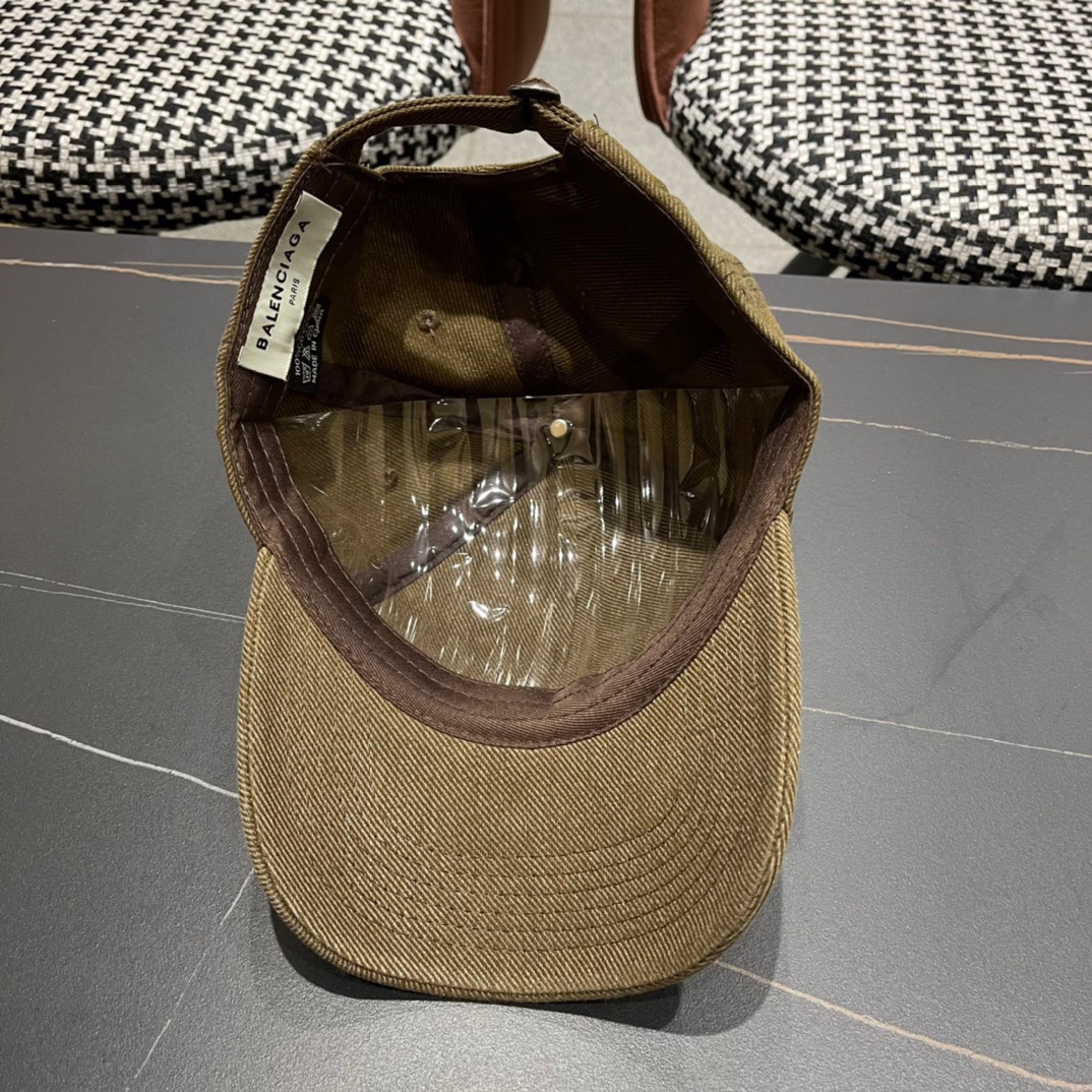  新款BALENCIAGA/巴黎世家鸭舌帽画画字母棒球帽，雅痞街头风，时尚男女妥妥驾驭！

