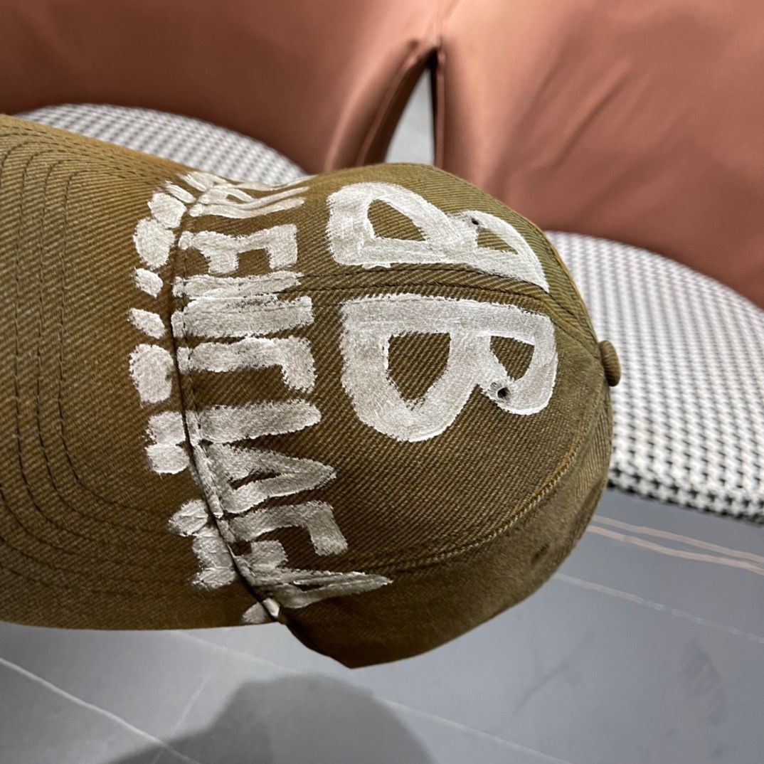  新款BALENCIAGA/巴黎世家鸭舌帽画画字母棒球帽，雅痞街头风，时尚男女妥妥驾驭！

