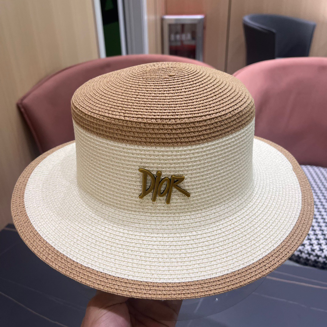 【DIOR迪奥】2024的新款草编平顶遮阳草帽盆帽🤩沙滩风，简约大方，百搭单品～出街首选，新款帽型超美腻