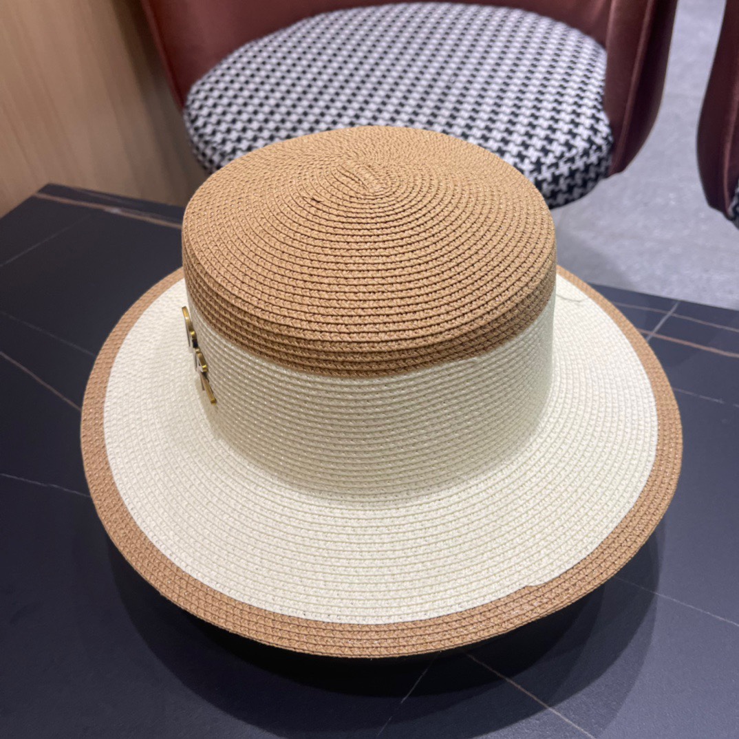 【DIOR迪奥】2024的新款草编平顶遮阳草帽盆帽🤩沙滩风，简约大方，百搭单品～出街首选，新款帽型超美腻