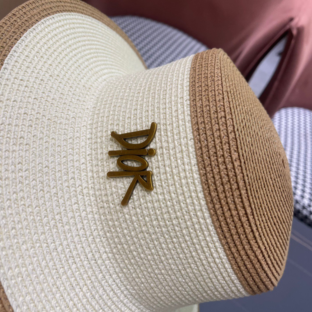 【DIOR迪奥】2024的新款草编平顶遮阳草帽盆帽🤩沙滩风，简约大方，百搭单品～出街首选，新款帽型超美腻