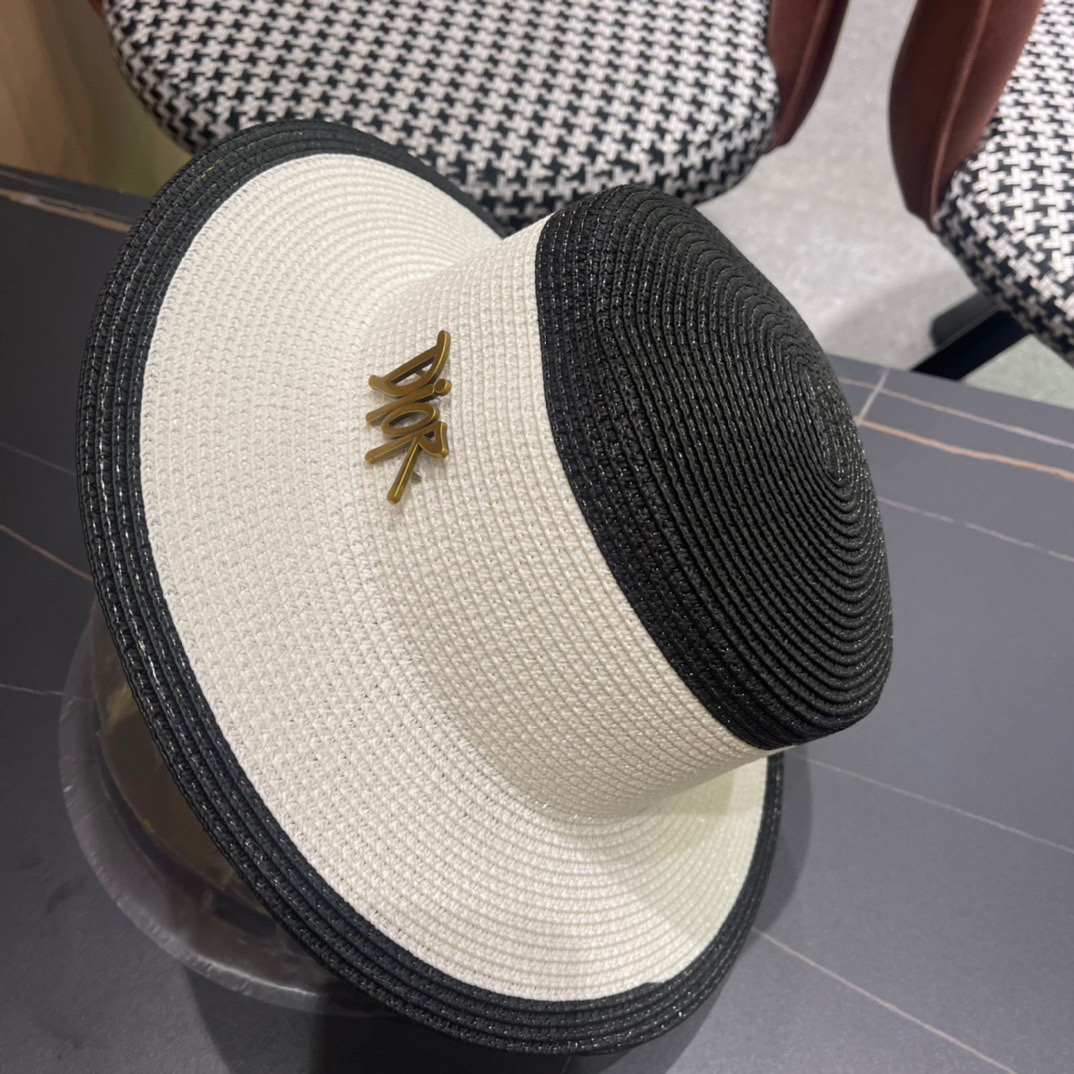 【DIOR迪奥】2024的新款草编平顶遮阳草帽盆帽🤩沙滩风，简约大方，百搭单品～出街首选，新款帽型超美腻
