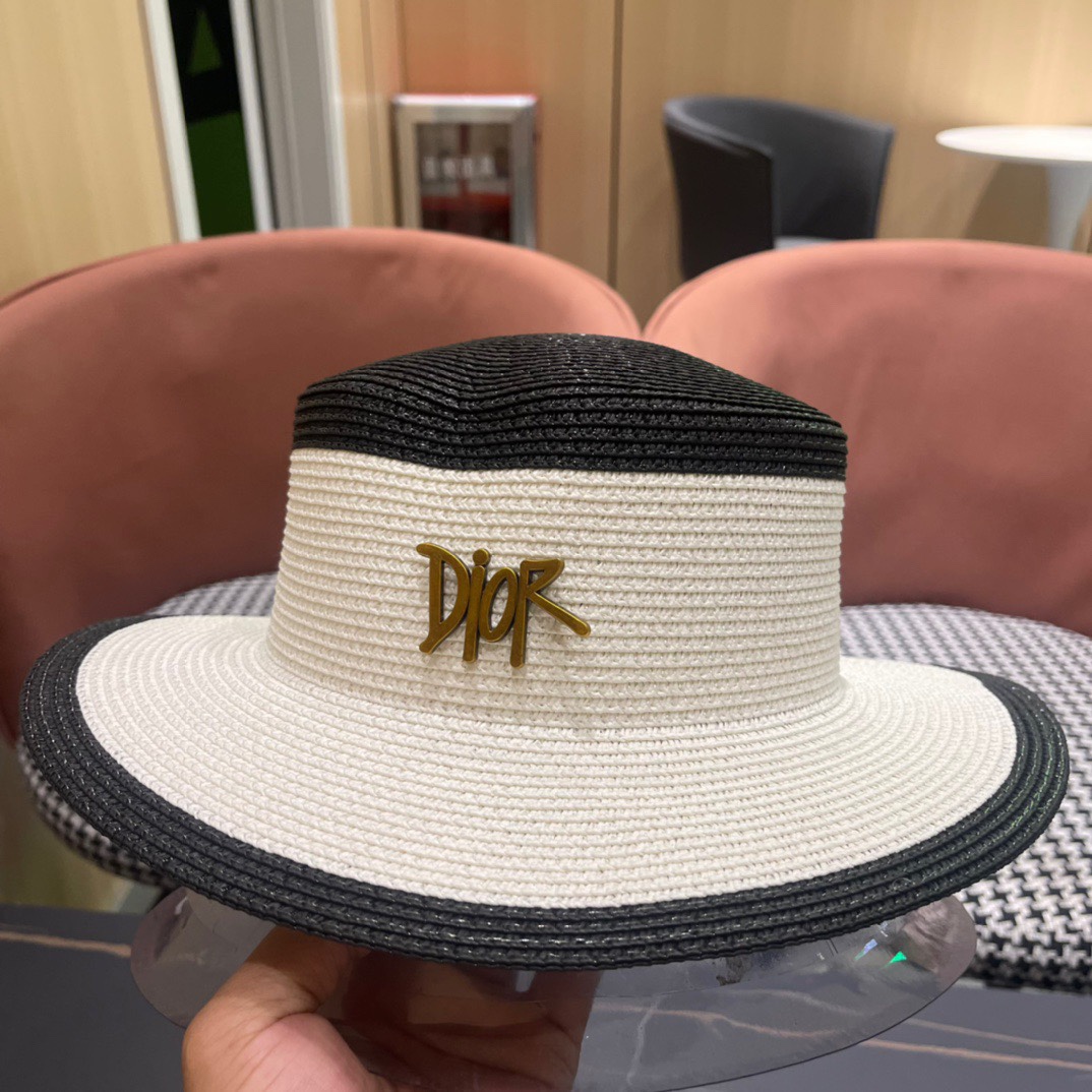 【DIOR迪奥】2024的新款草编平顶遮阳草帽盆帽🤩沙滩风，简约大方，百搭单品～出街首选，新款帽型超美腻