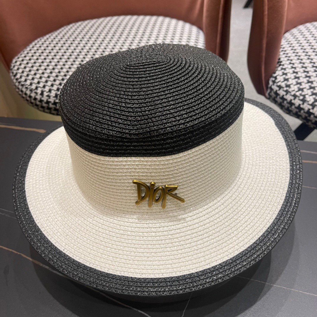 【DIOR迪奥】2024的新款草编平顶遮阳草帽盆帽🤩沙滩风，简约大方，百搭单品～出街首选，新款帽型超美腻
