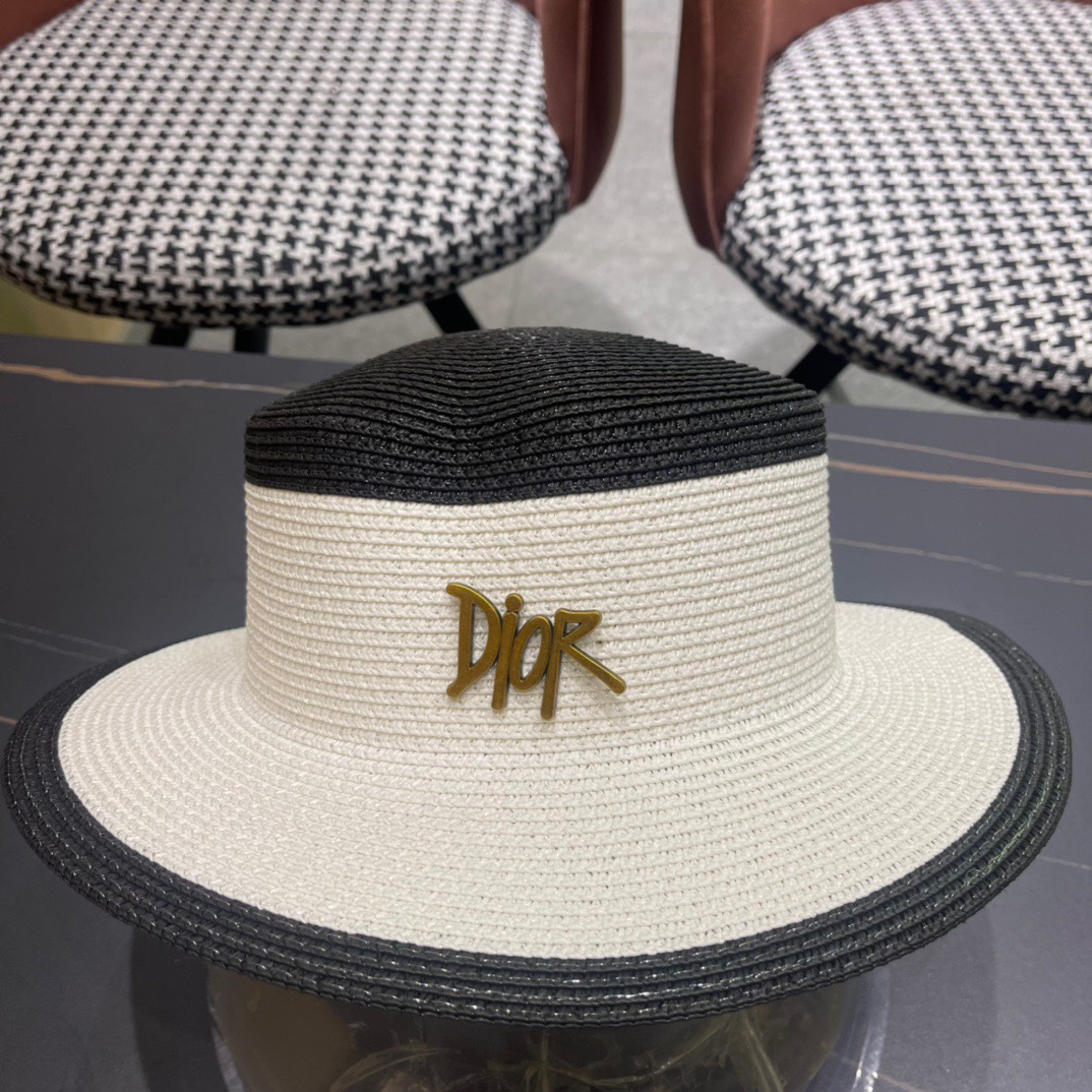 【DIOR迪奥】2024的新款草编平顶遮阳草帽盆帽🤩沙滩风，简约大方，百搭单品～出街首选，新款帽型超美腻