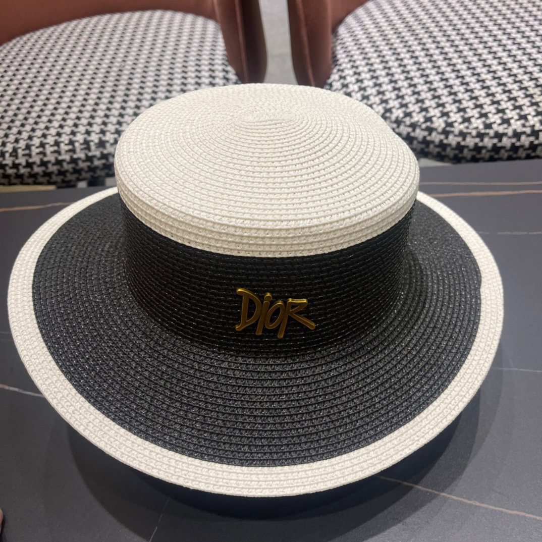 【DIOR迪奥】2024的新款草编平顶遮阳草帽盆帽🤩沙滩风，简约大方，百搭单品～出街首选，新款帽型超美腻