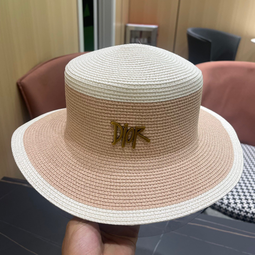 【DIOR迪奥】2024的新款草编平顶遮阳草帽盆帽🤩沙滩风，简约大方，百搭单品～出街首选，新款帽型超美腻